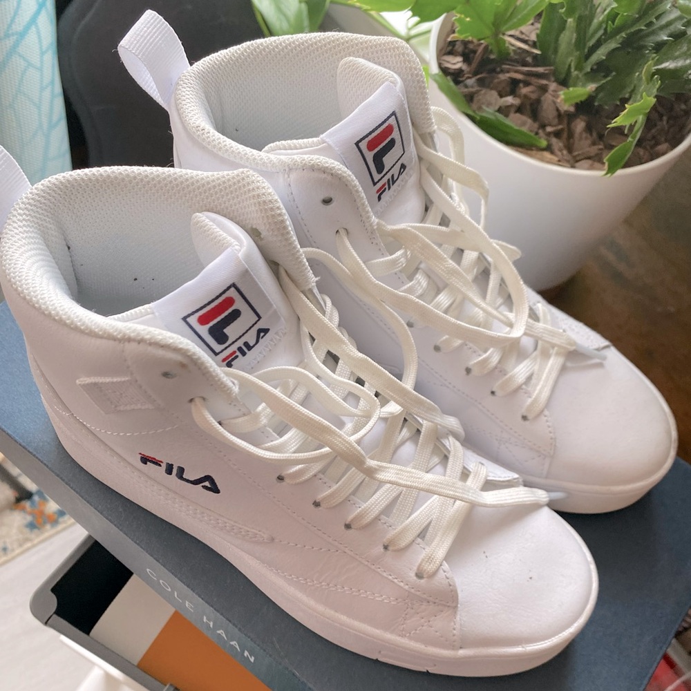 White Fila Hightops Women’s 7